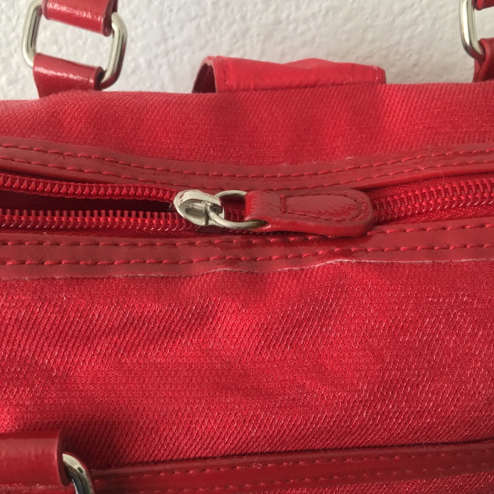 Mini Heart Barrel Bag - Picture 8 of 10